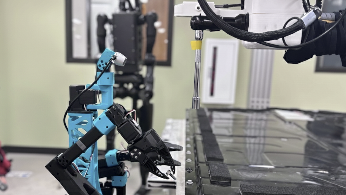 XLeRobot-Pro